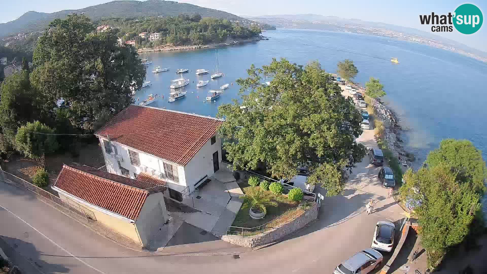 Spletna kamera pristanišče Ika – Pogled v živo na pristanišče in luči Opatije