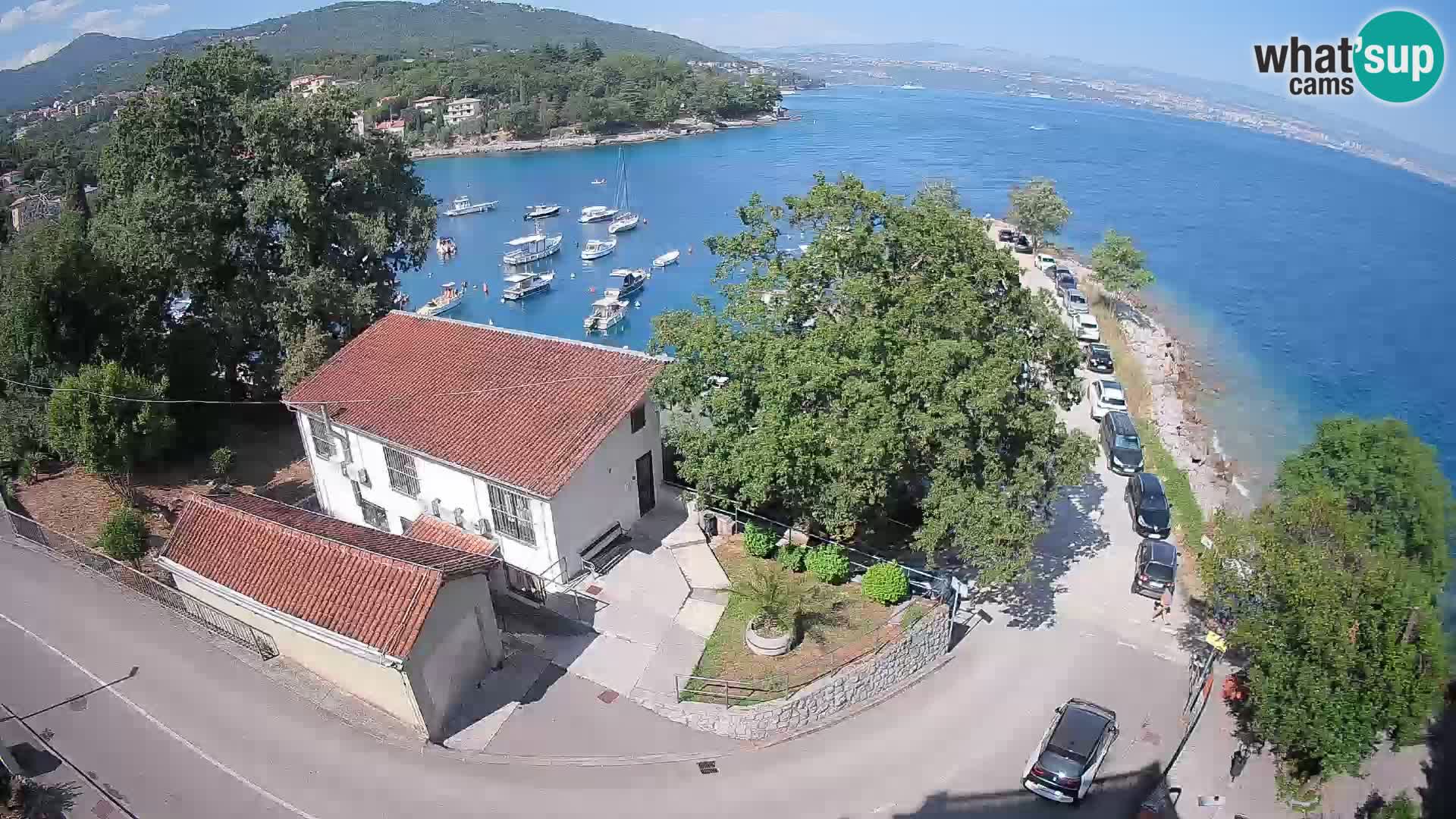 Spletna kamera pristanišče Ika – Pogled v živo na pristanišče in luči Opatije
