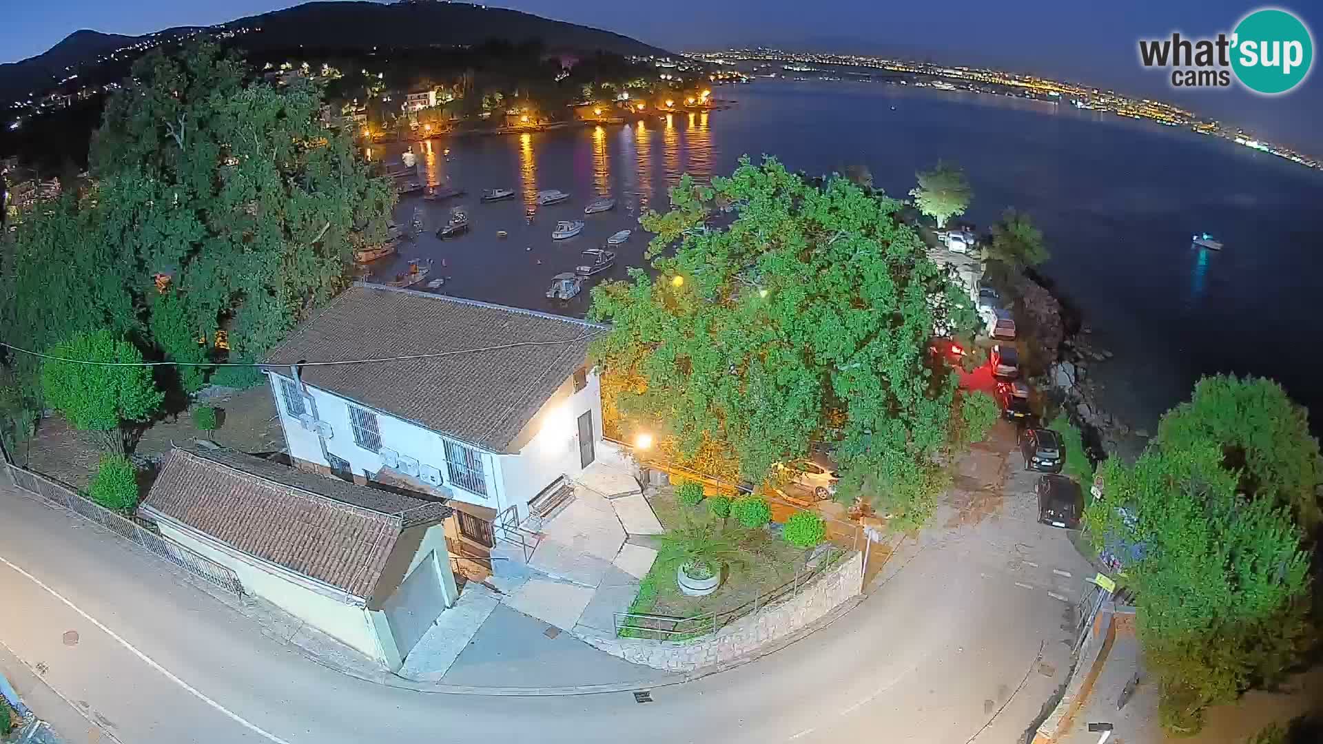 Web kamera luka Ika – Pogled uživo na luku i svjetla Opatije