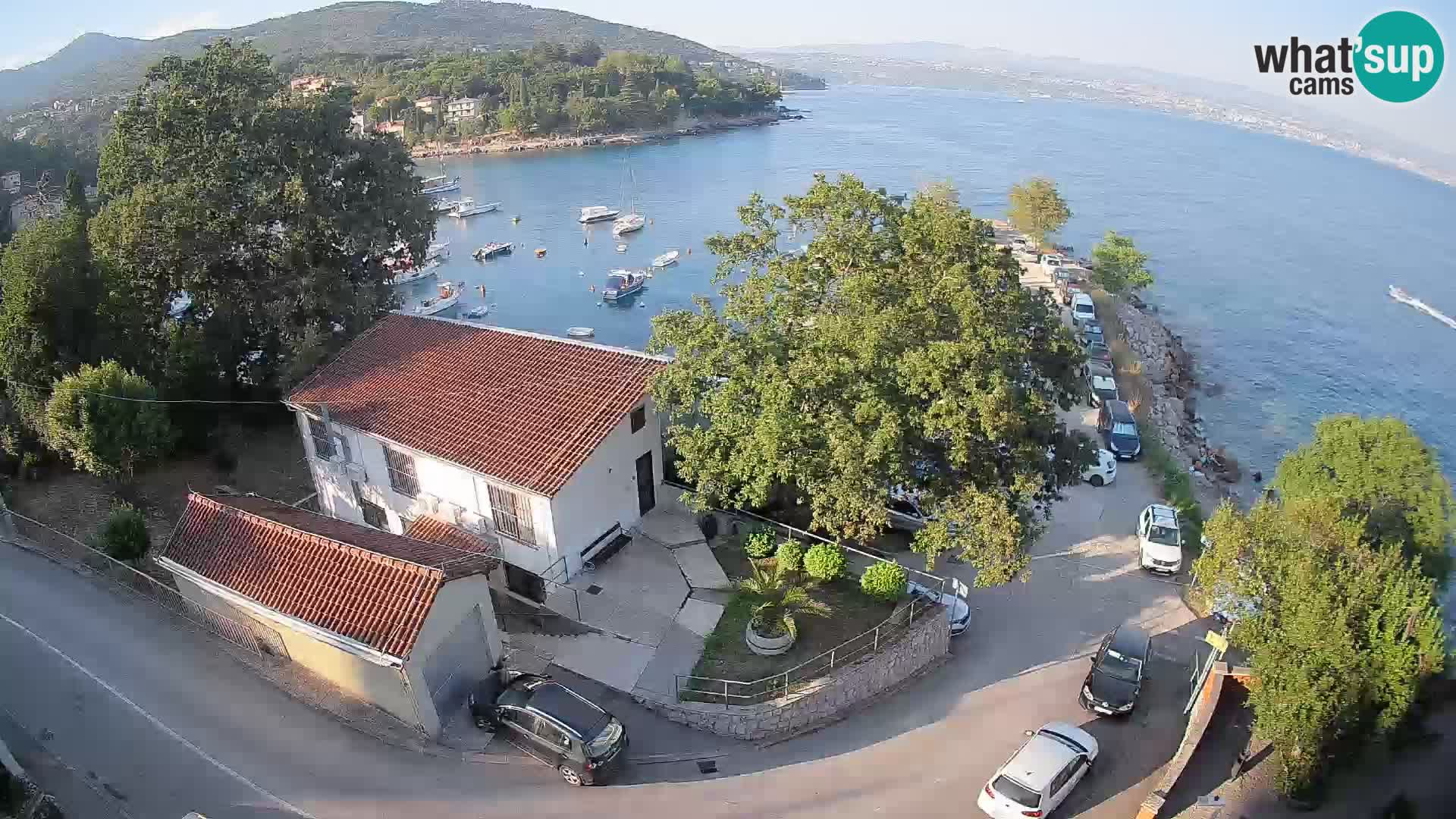 Spletna kamera pristanišče Ika – Pogled v živo na pristanišče in luči Opatije