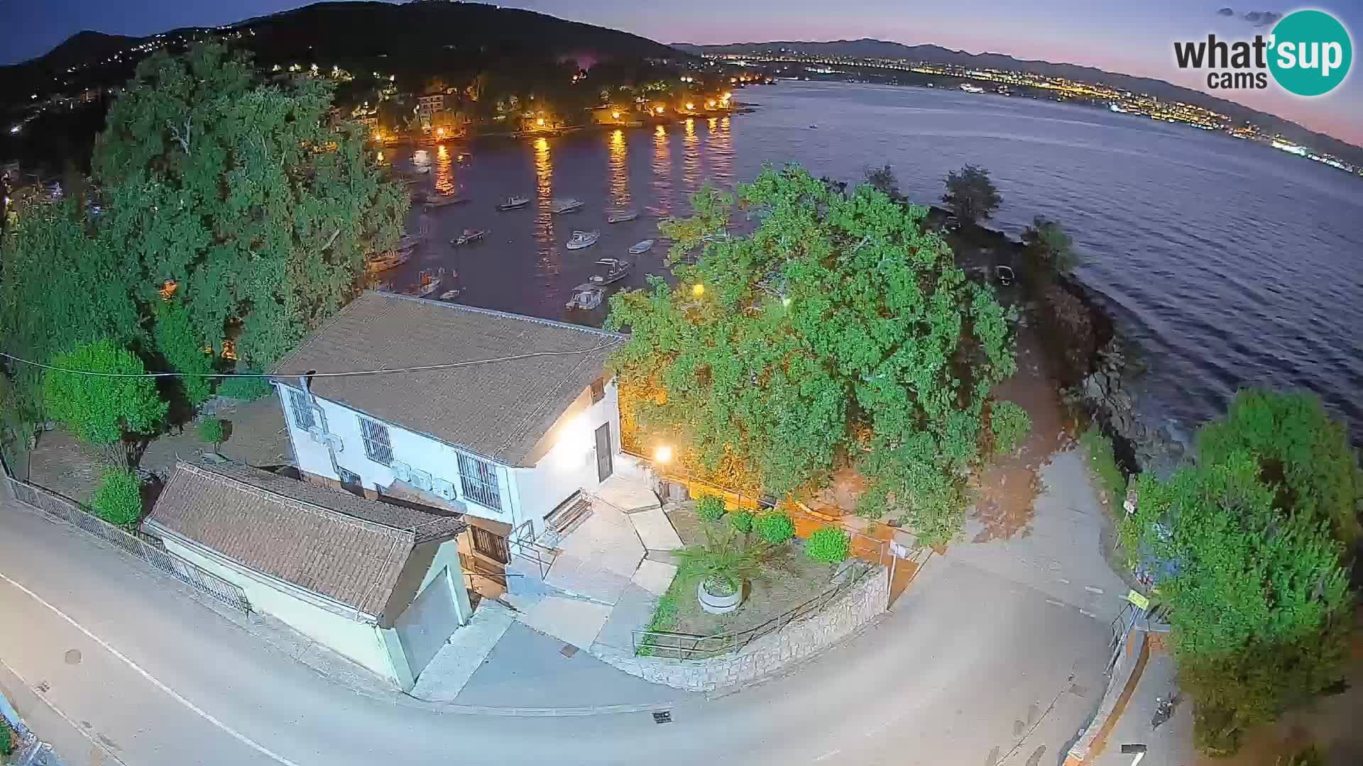 Ika Harbor Webcam – LIVE View of the Harbor and Opatija Lights