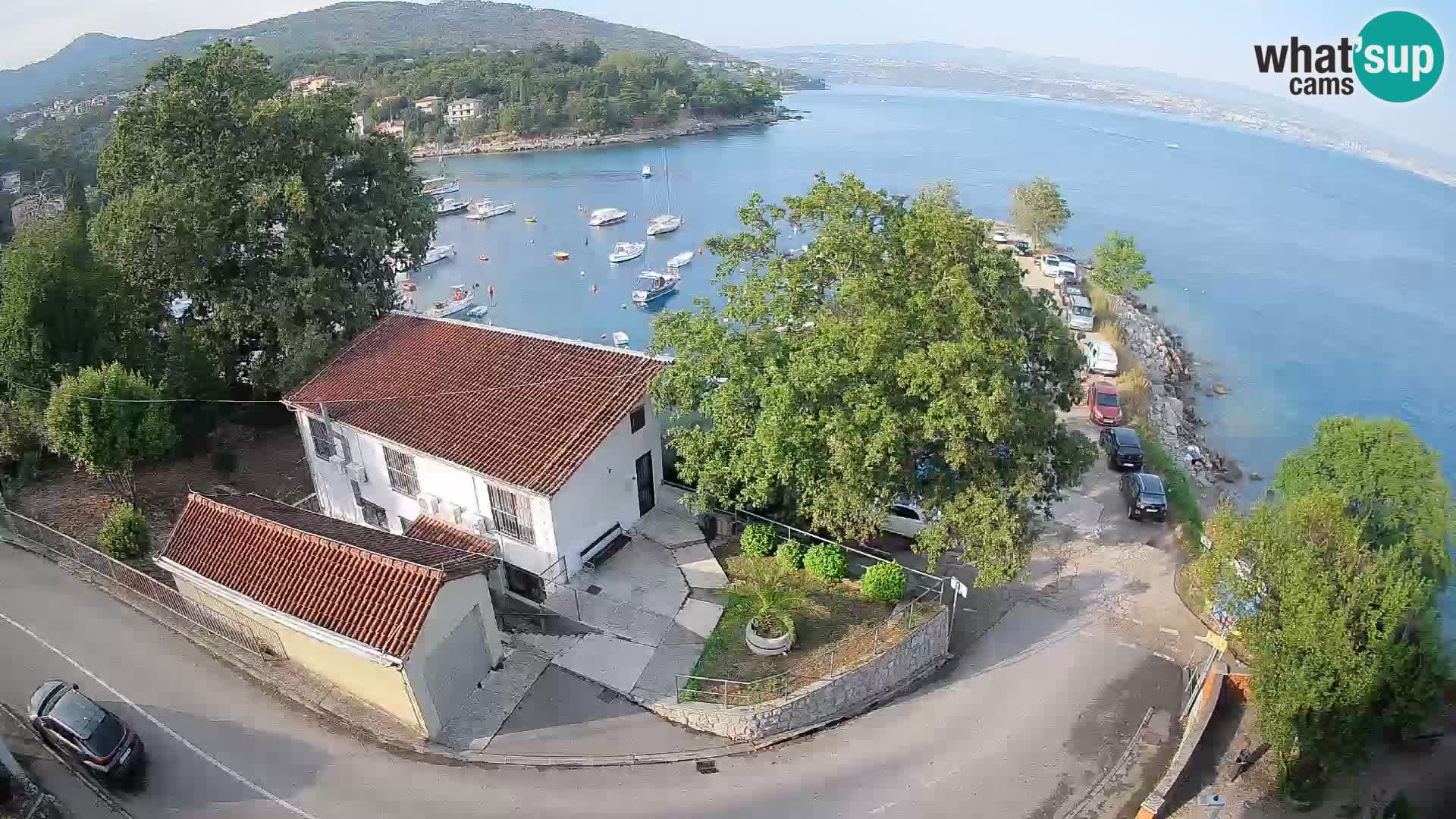 Spletna kamera pristanišče Ika – Pogled v živo na pristanišče in luči Opatije