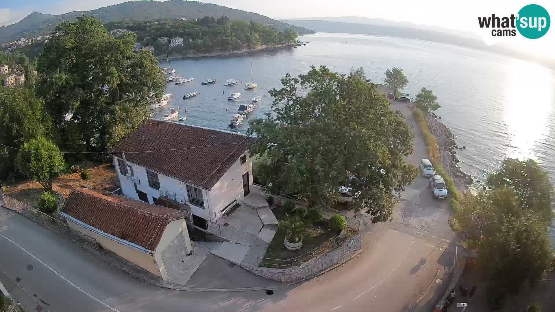 Spletna kamera pristanišče Ika – Pogled v živo na pristanišče in luči Opatije