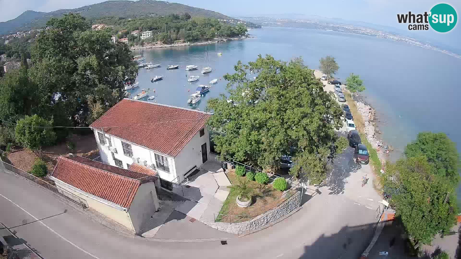 Spletna kamera pristanišče Ika – Pogled v živo na pristanišče in luči Opatije
