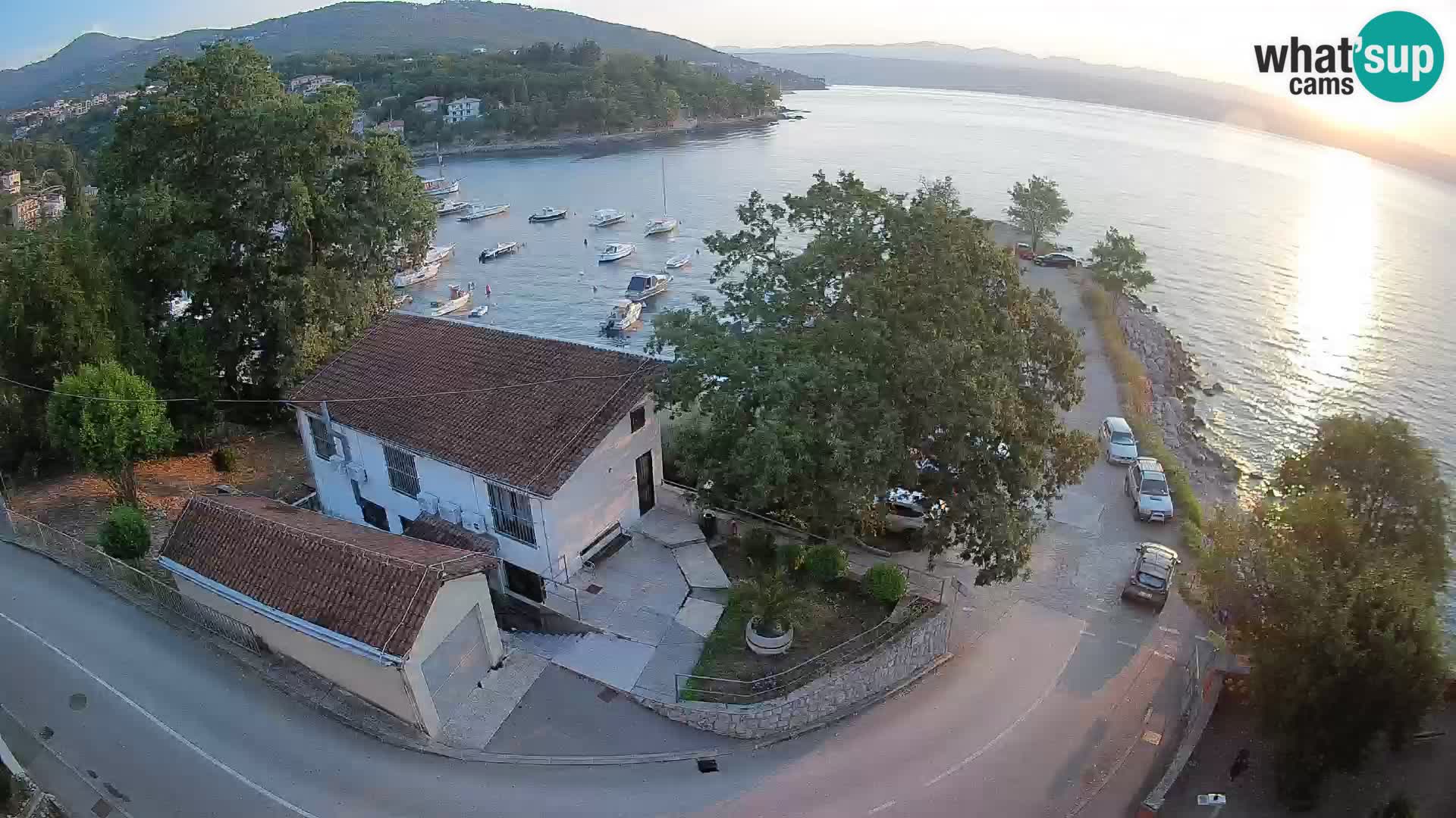 Spletna kamera pristanišče Ika – Pogled v živo na pristanišče in luči Opatije
