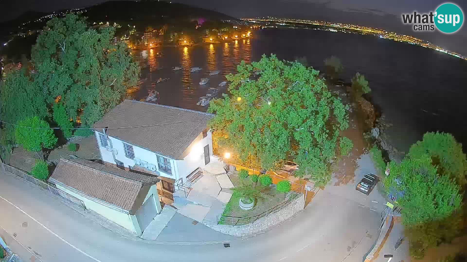 Spletna kamera pristanišče Ika – Pogled v živo na pristanišče in luči Opatije
