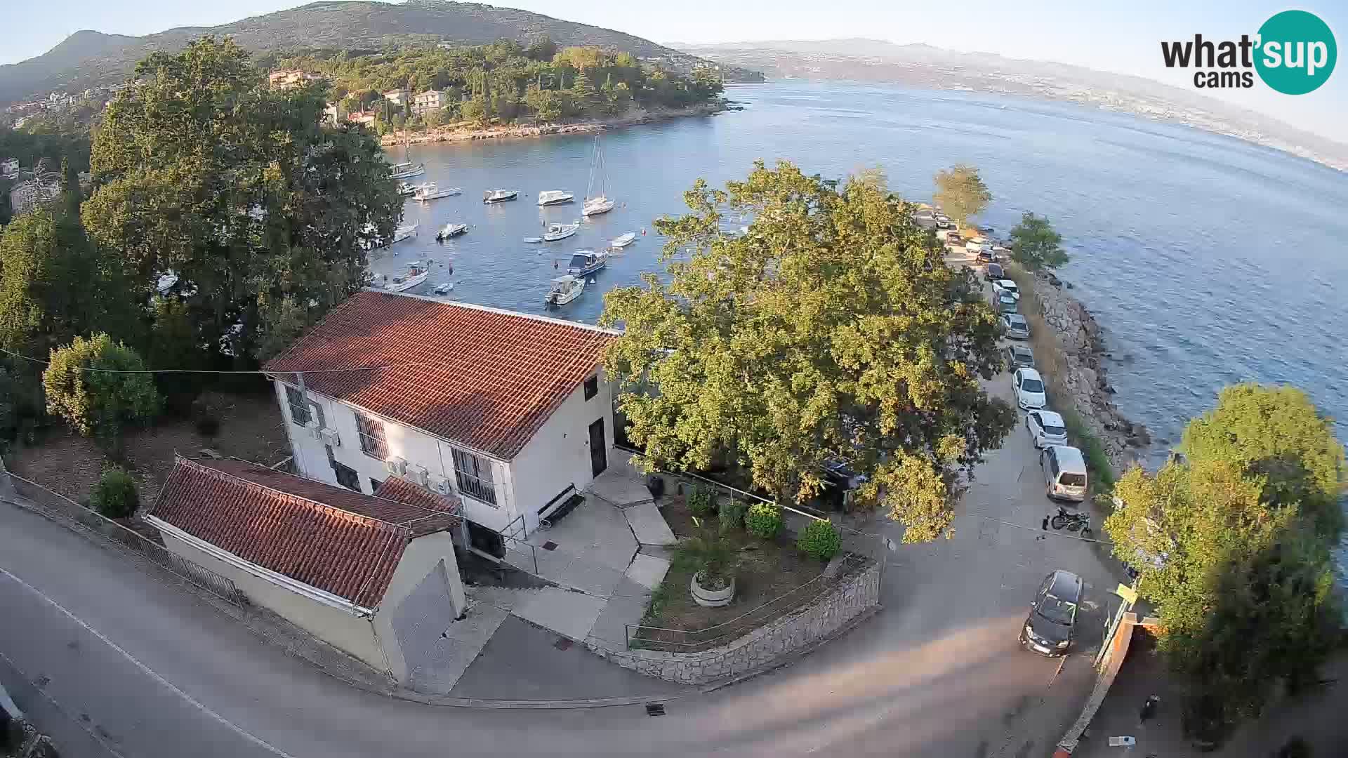 Spletna kamera pristanišče Ika – Pogled v živo na pristanišče in luči Opatije