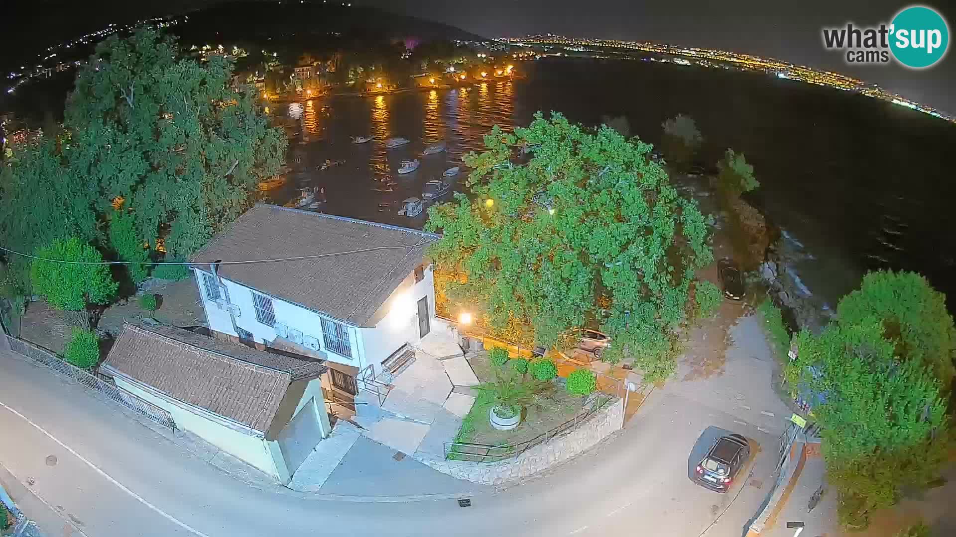 Spletna kamera pristanišče Ika – Pogled v živo na pristanišče in luči Opatije