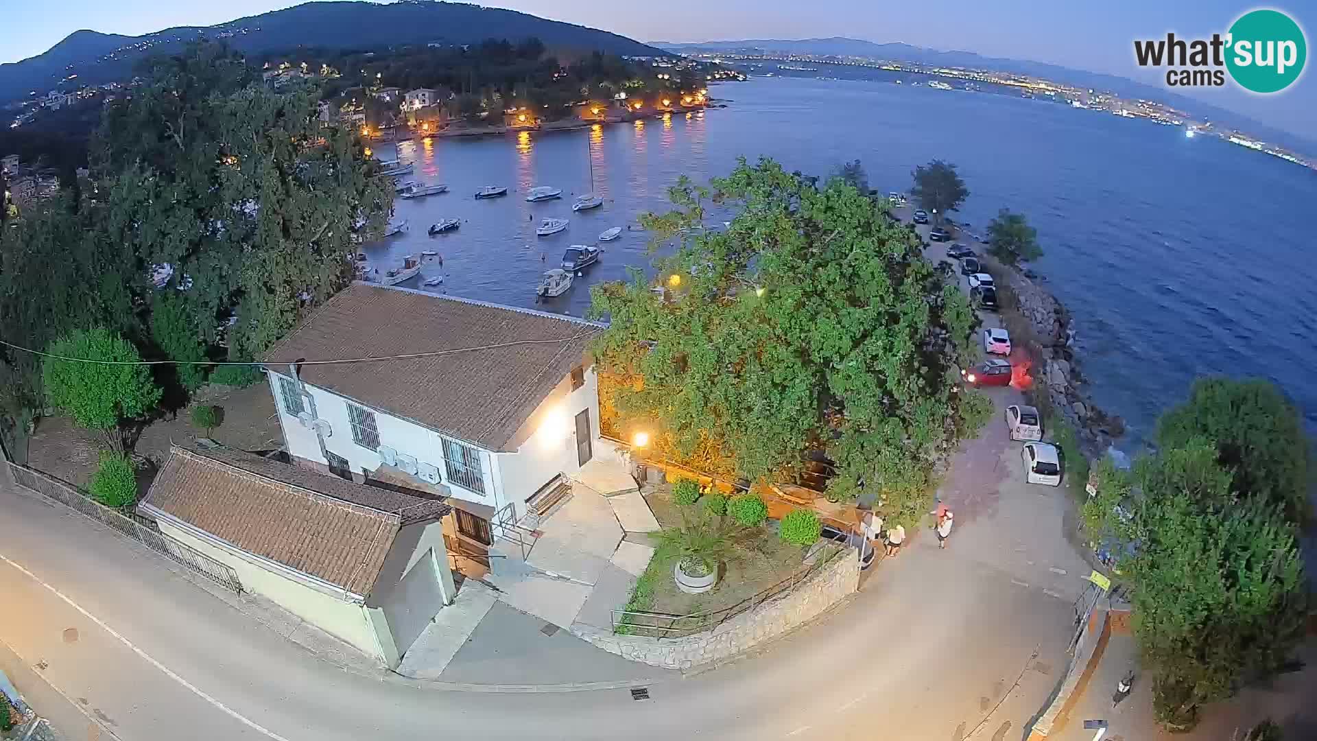 Web kamera luka Ika – Pogled uživo na luku i svjetla Opatije