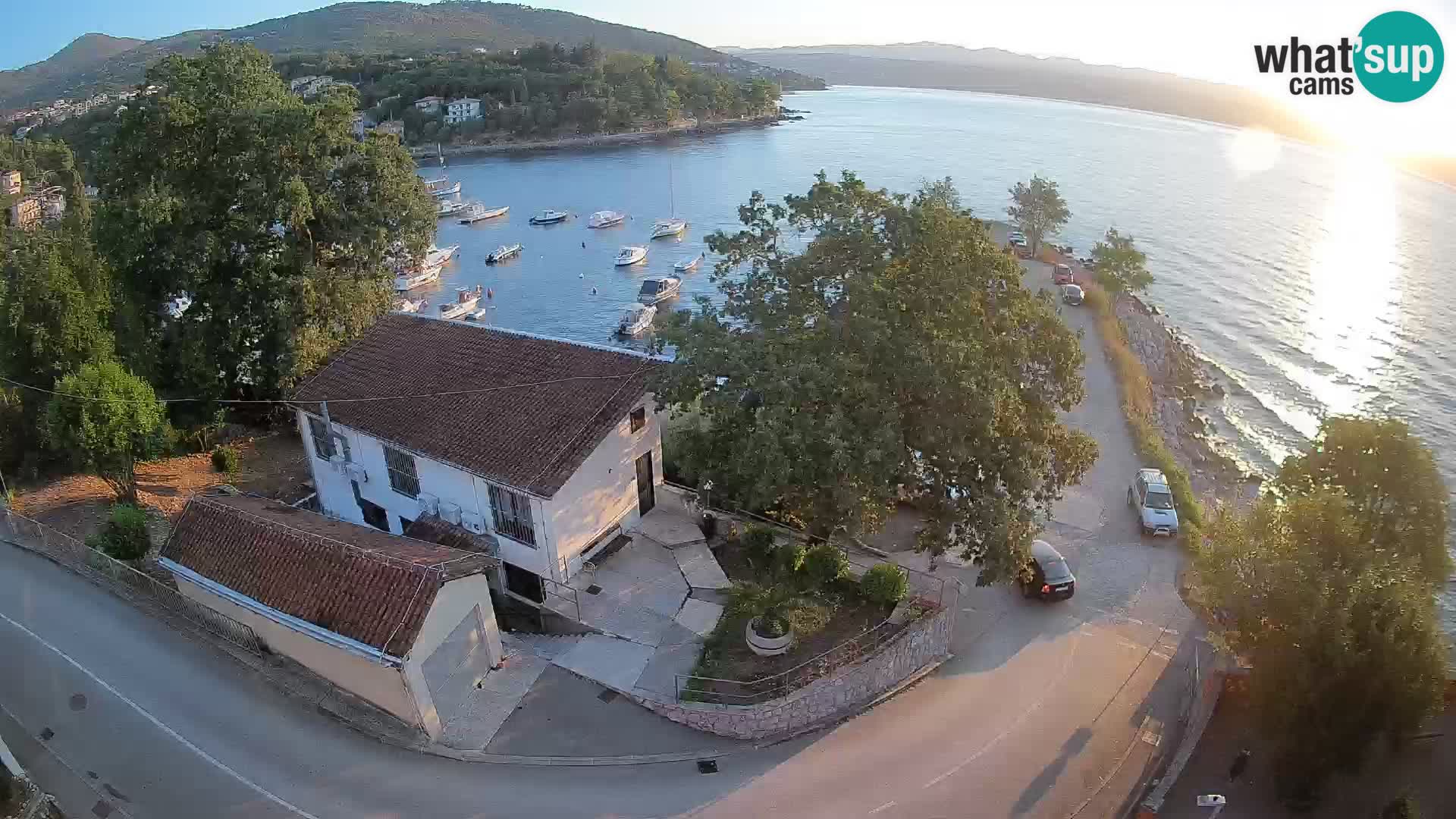 Web kamera luka Ika – Pogled uživo na luku i svjetla Opatije