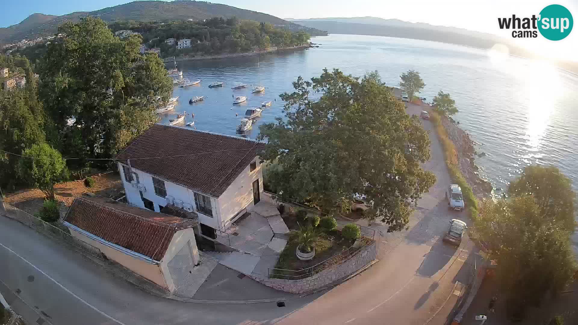 Spletna kamera pristanišče Ika – Pogled v živo na pristanišče in luči Opatije