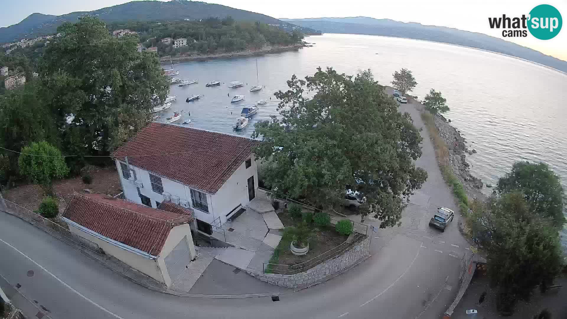 Web kamera luka Ika – Pogled uživo na luku i svjetla Opatije