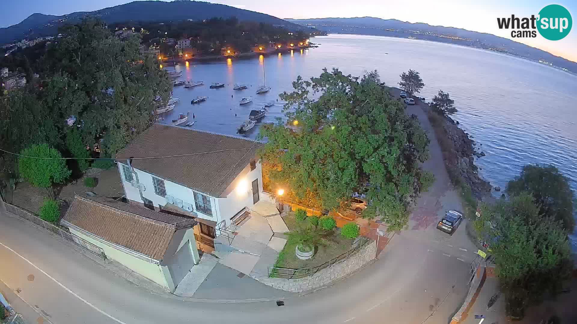 Ika Harbor Webcam – LIVE View of the Harbor and Opatija Lights