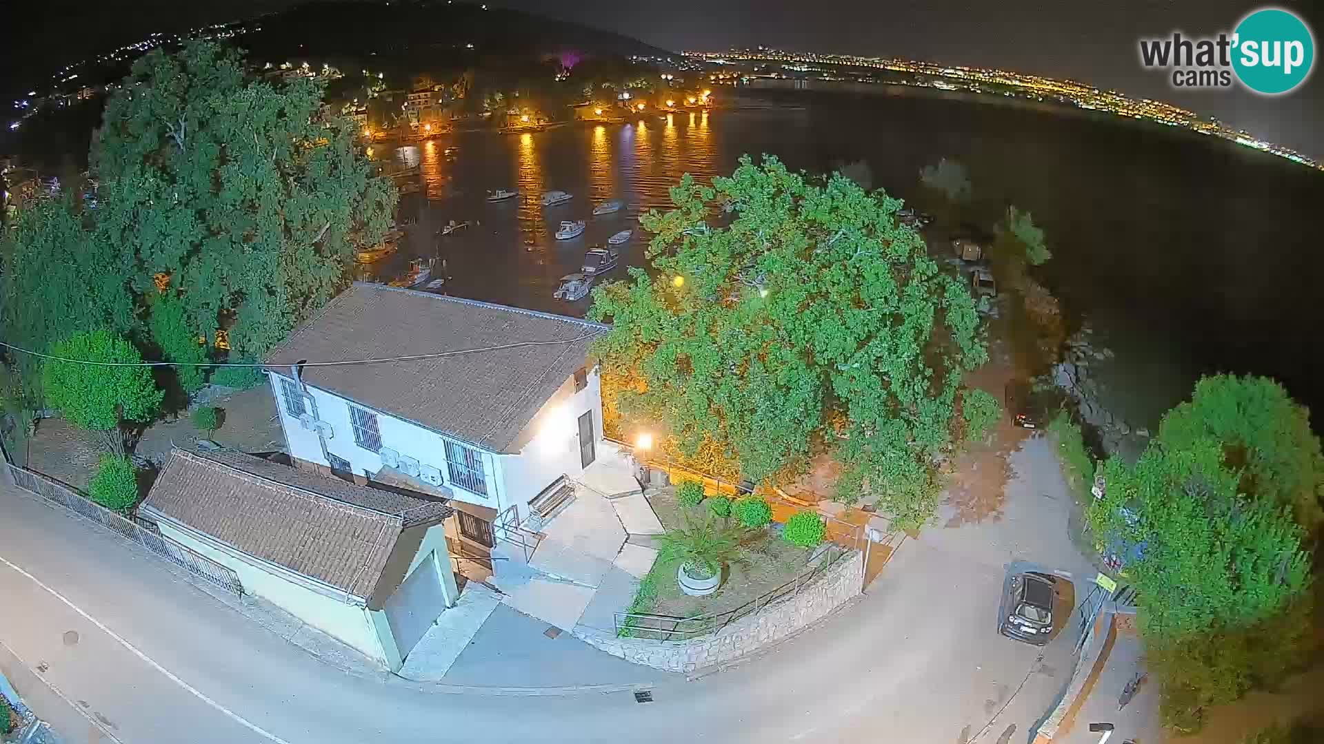 Spletna kamera pristanišče Ika – Pogled v živo na pristanišče in luči Opatije