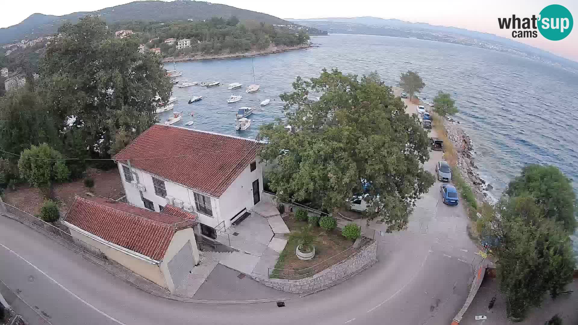 Web kamera luka Ika – Pogled uživo na luku i svjetla Opatije