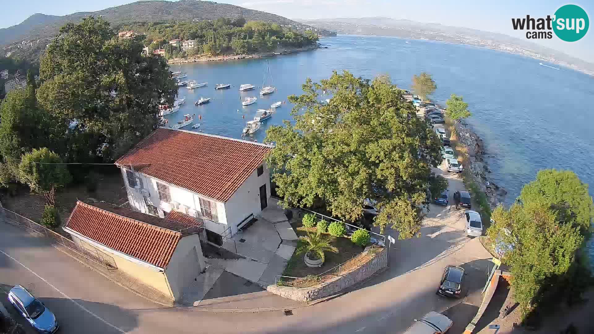 Spletna kamera pristanišče Ika – Pogled v živo na pristanišče in luči Opatije
