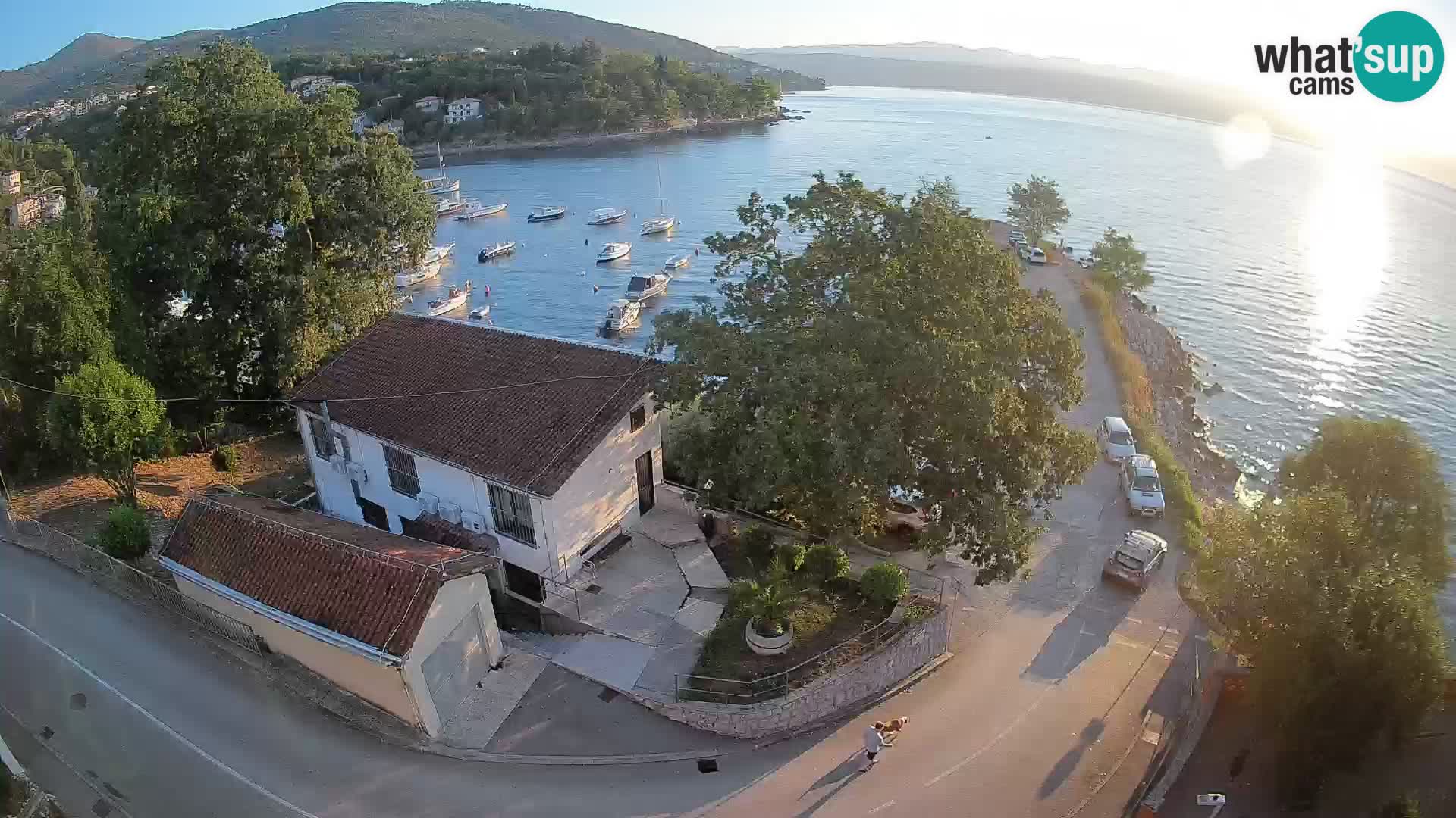 Web kamera luka Ika – Pogled uživo na luku i svjetla Opatije
