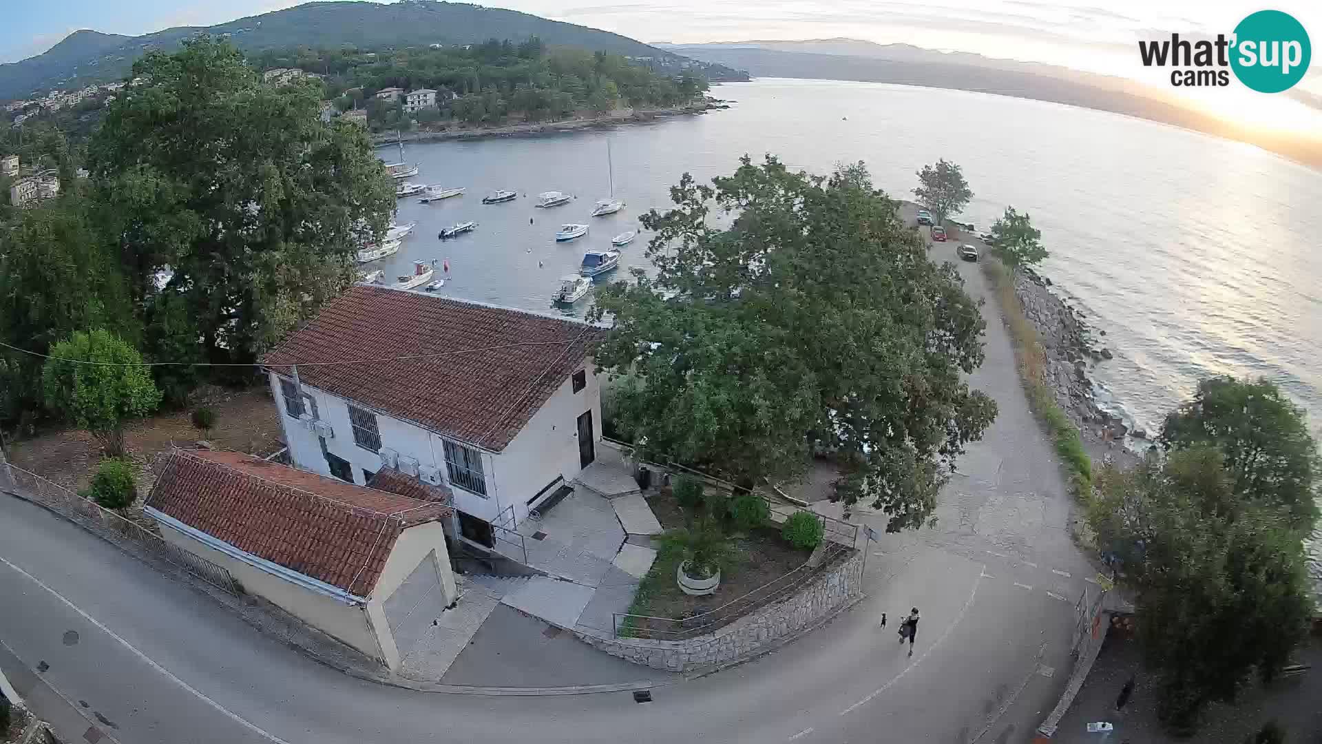 Web kamera luka Ika – Pogled uživo na luku i svjetla Opatije