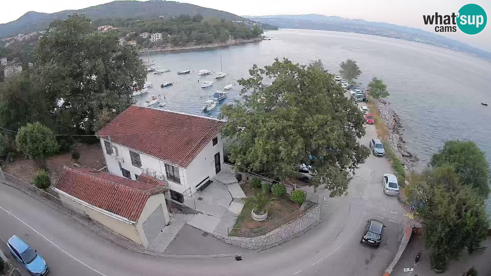 Web kamera luka Ika – Pogled uživo na luku i svjetla Opatije