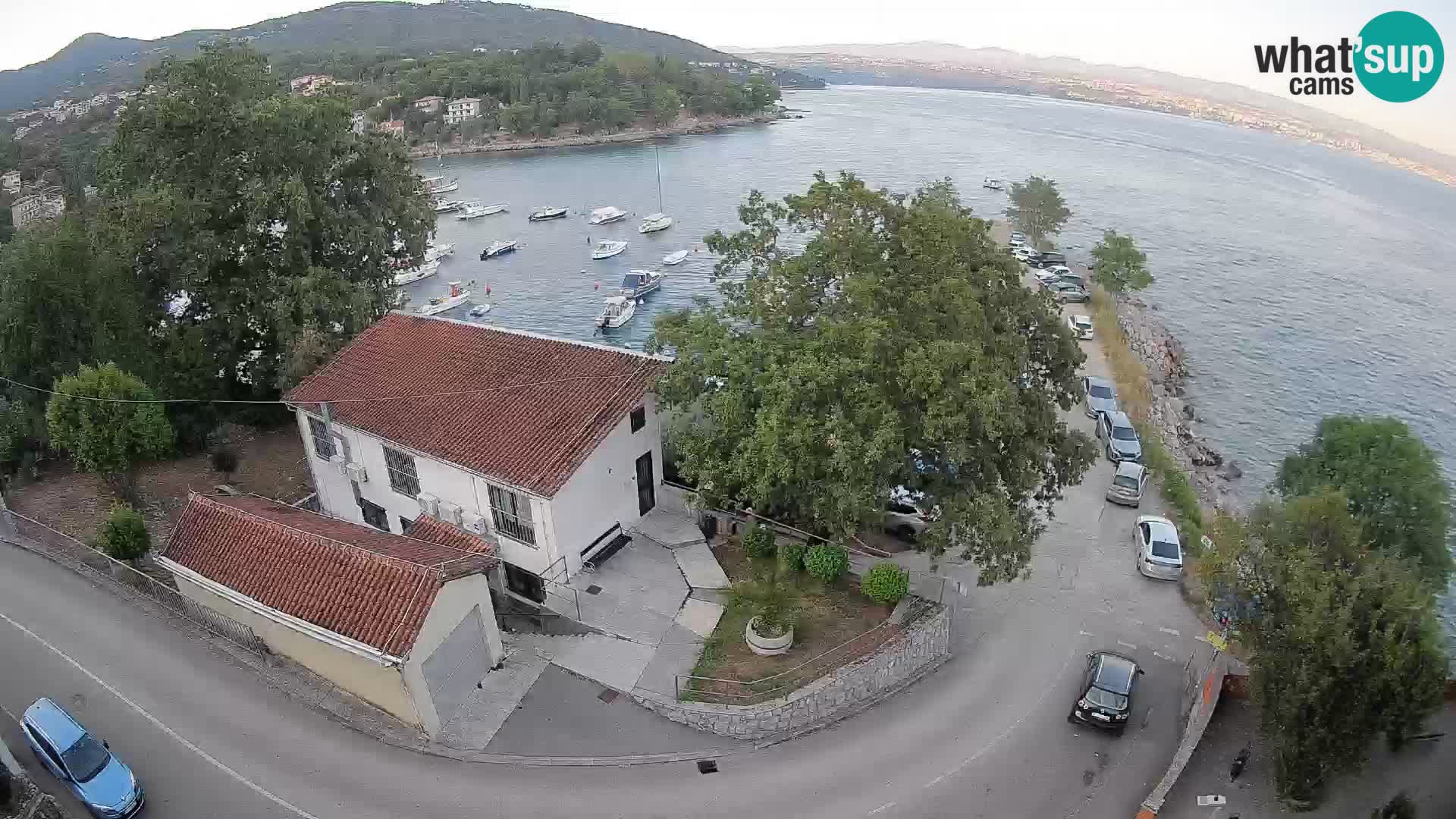Web kamera luka Ika – Pogled uživo na luku i svjetla Opatije