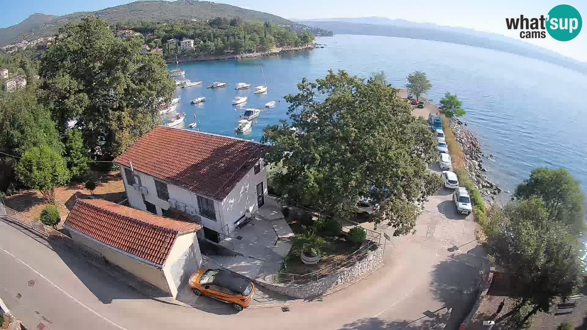 Spletna kamera pristanišče Ika – Pogled v živo na pristanišče in luči Opatije