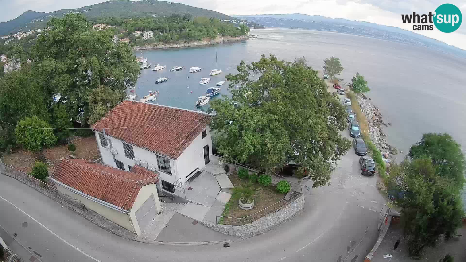 Spletna kamera pristanišče Ika – Pogled v živo na pristanišče in luči Opatije
