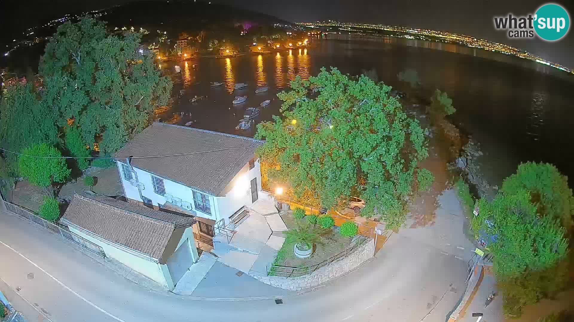 Spletna kamera pristanišče Ika – Pogled v živo na pristanišče in luči Opatije