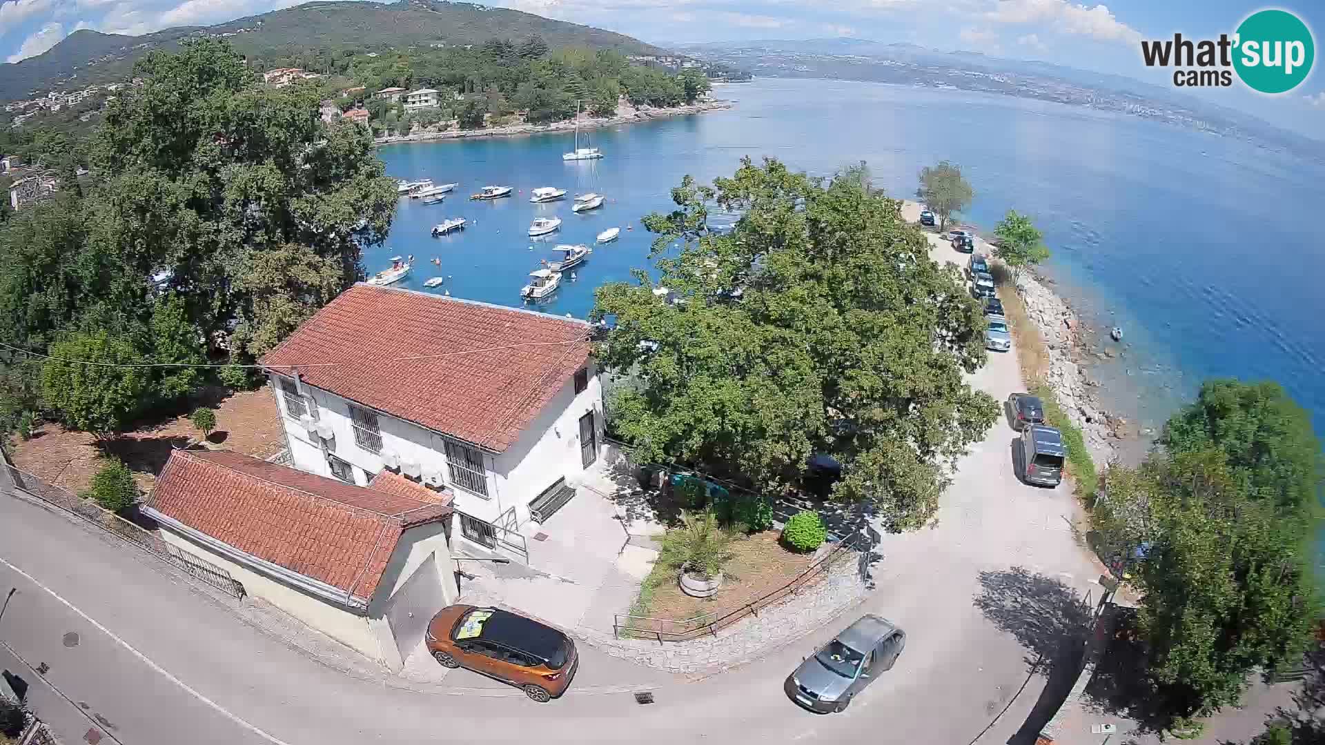 Spletna kamera pristanišče Ika – Pogled v živo na pristanišče in luči Opatije