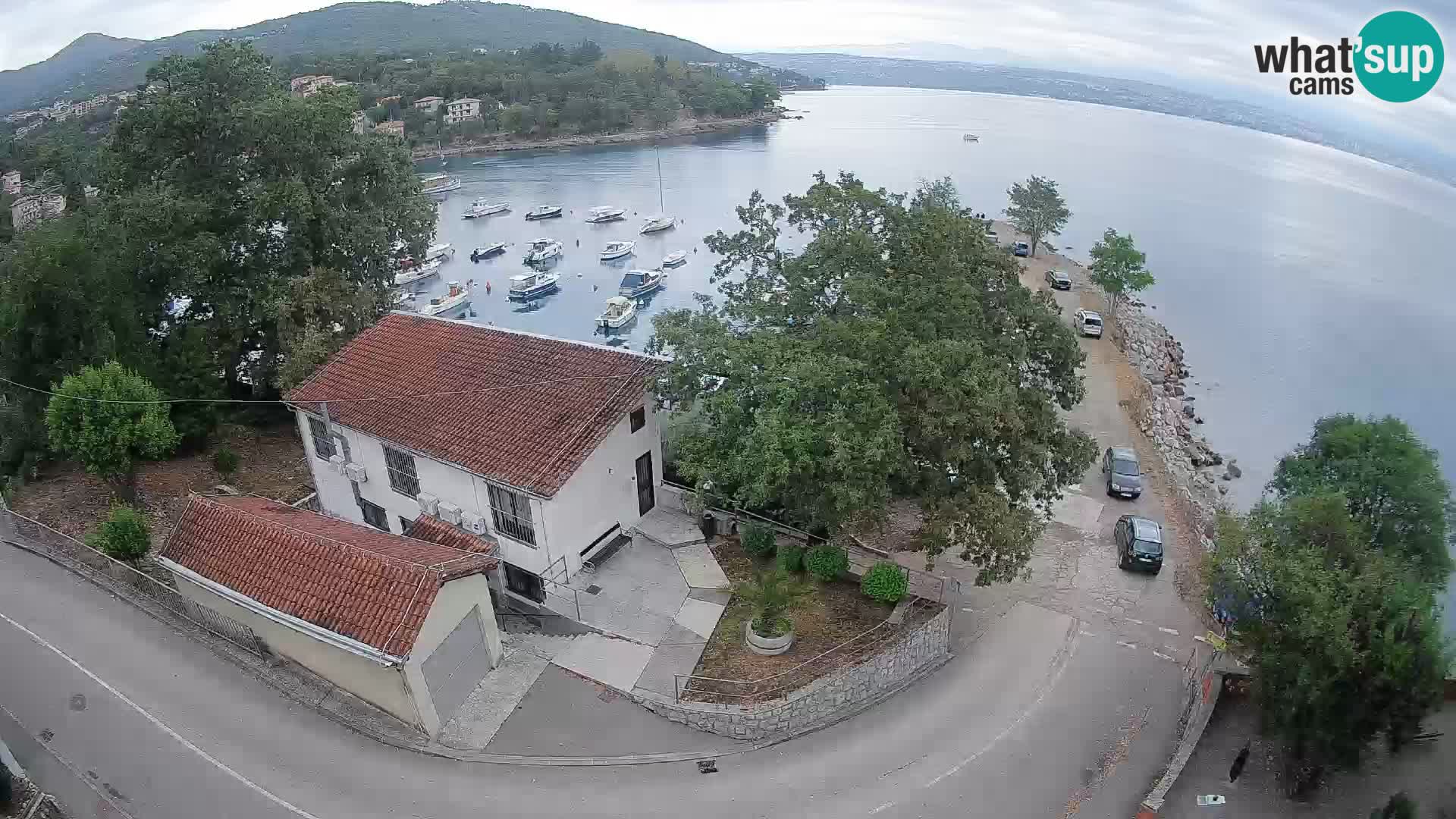 Spletna kamera pristanišče Ika – Pogled v živo na pristanišče in luči Opatije
