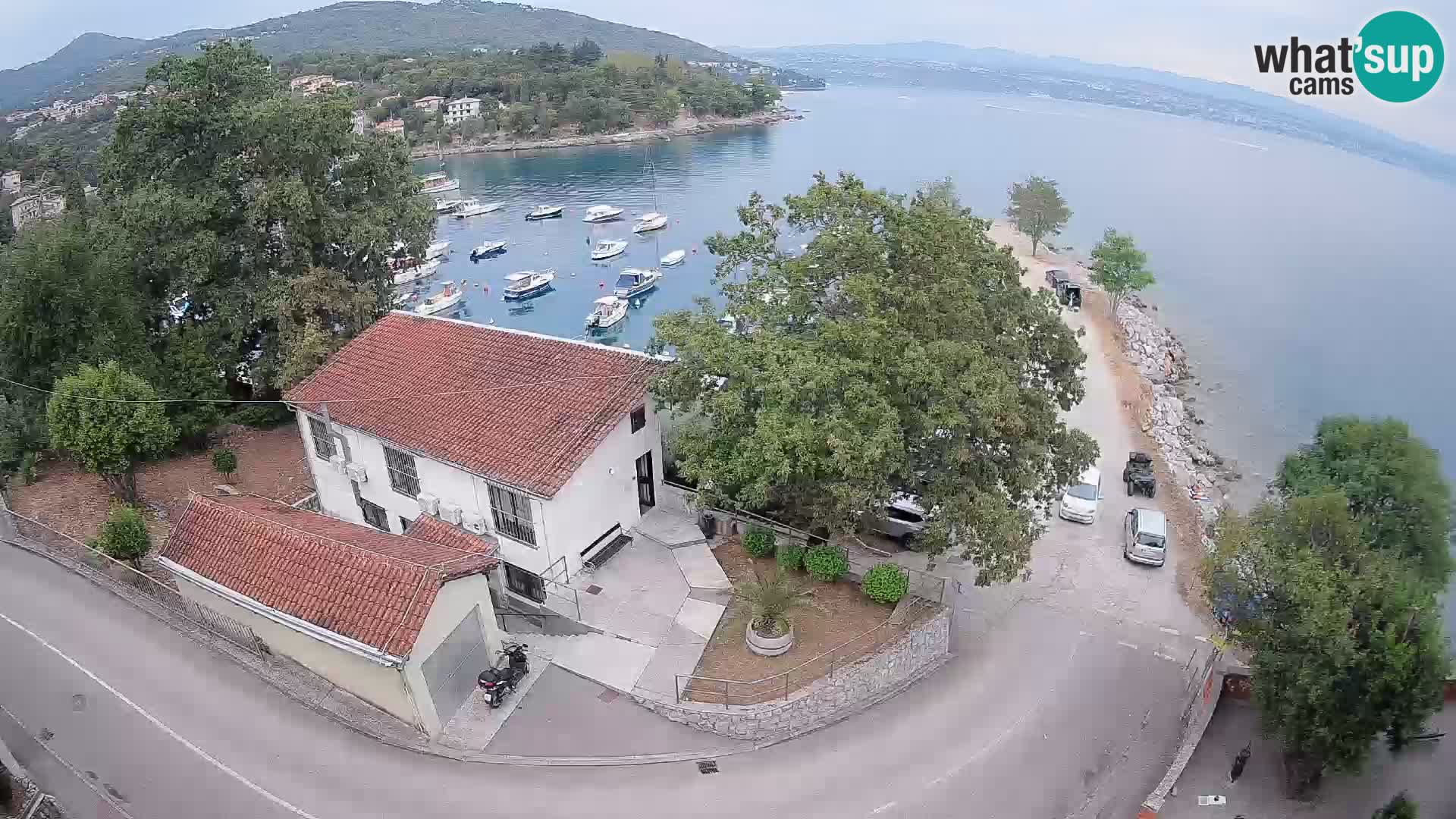 Spletna kamera pristanišče Ika – Pogled v živo na pristanišče in luči Opatije