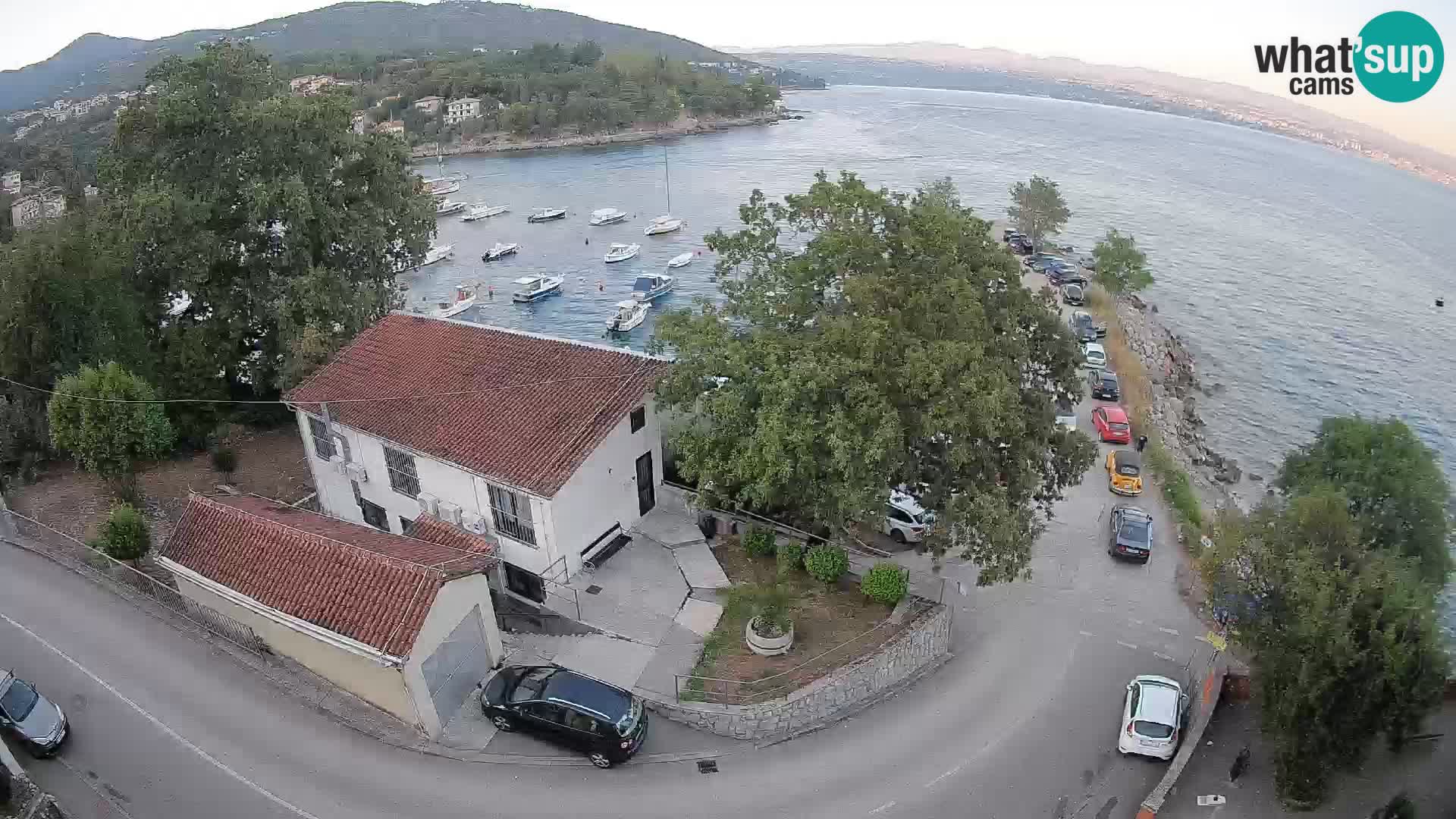 Web kamera luka Ika – Pogled uživo na luku i svjetla Opatije