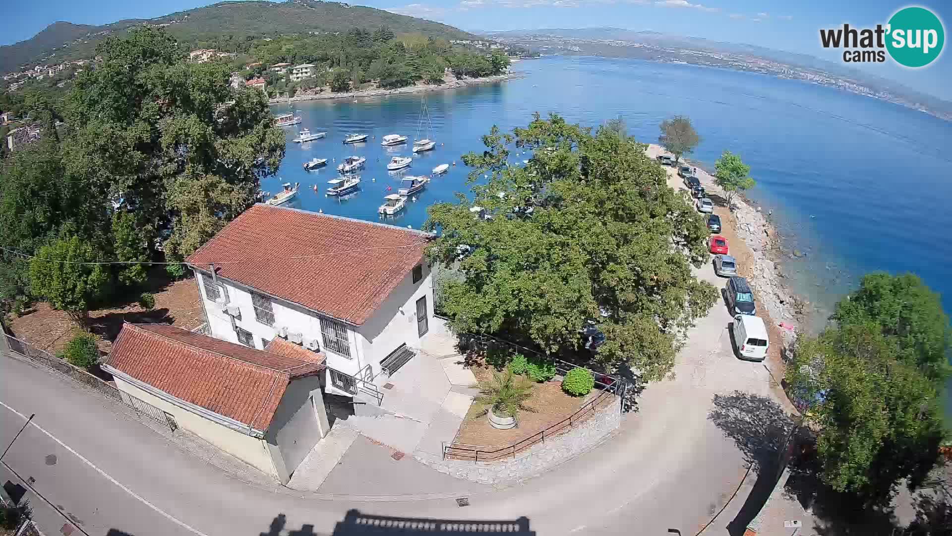 Spletna kamera pristanišče Ika – Pogled v živo na pristanišče in luči Opatije