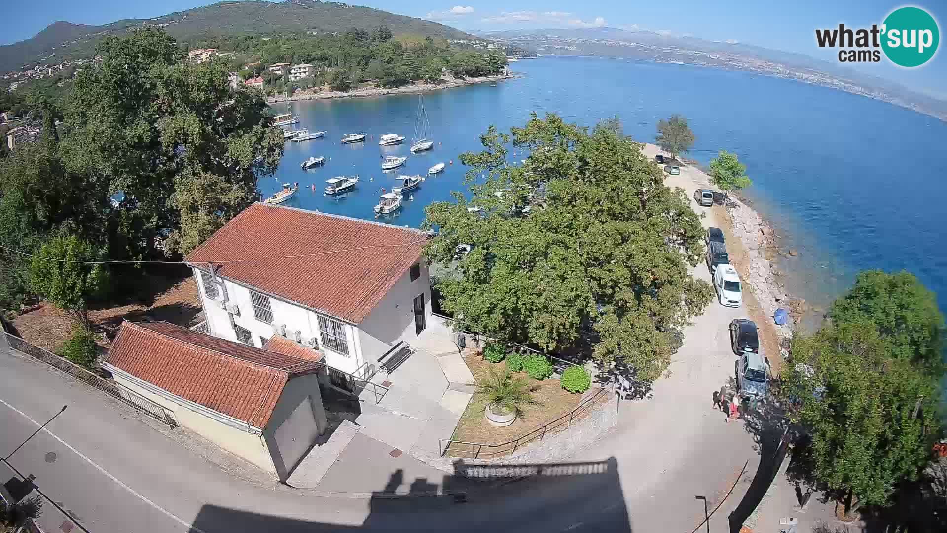 Spletna kamera pristanišče Ika – Pogled v živo na pristanišče in luči Opatije