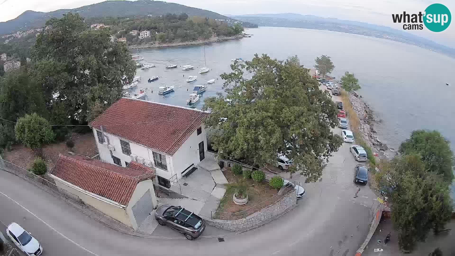 Web kamera luka Ika – Pogled uživo na luku i svjetla Opatije