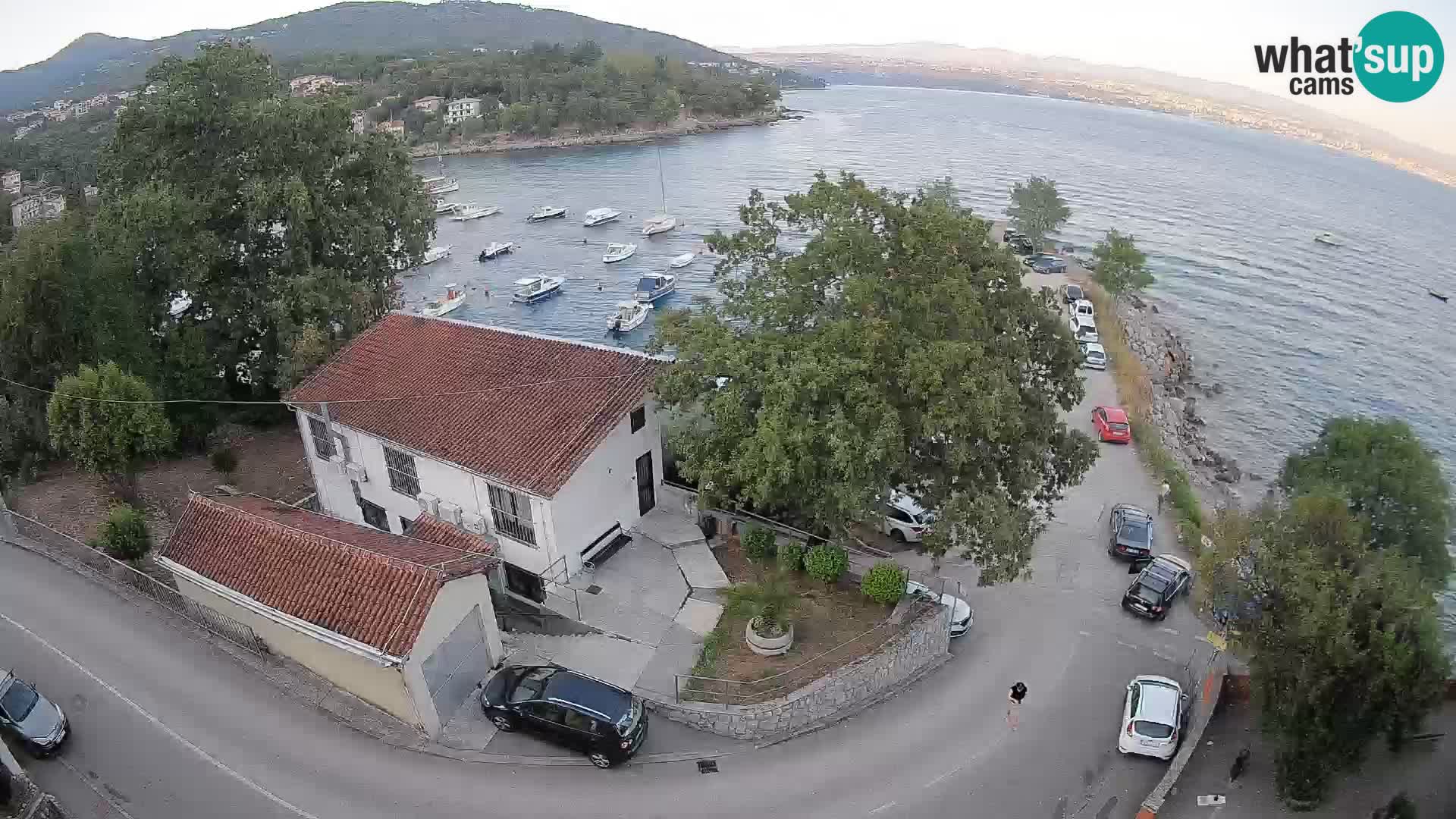 Web kamera luka Ika – Pogled uživo na luku i svjetla Opatije