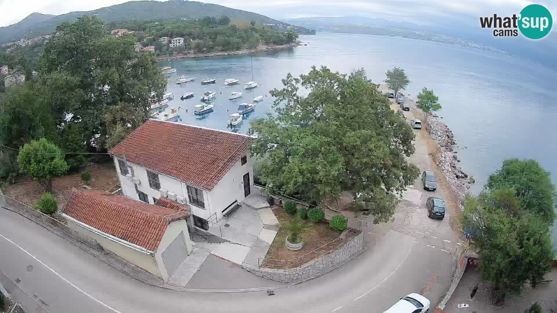 Spletna kamera pristanišče Ika – Pogled v živo na pristanišče in luči Opatije