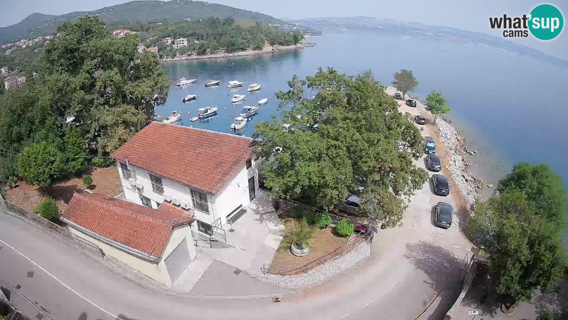 Spletna kamera pristanišče Ika – Pogled v živo na pristanišče in luči Opatije