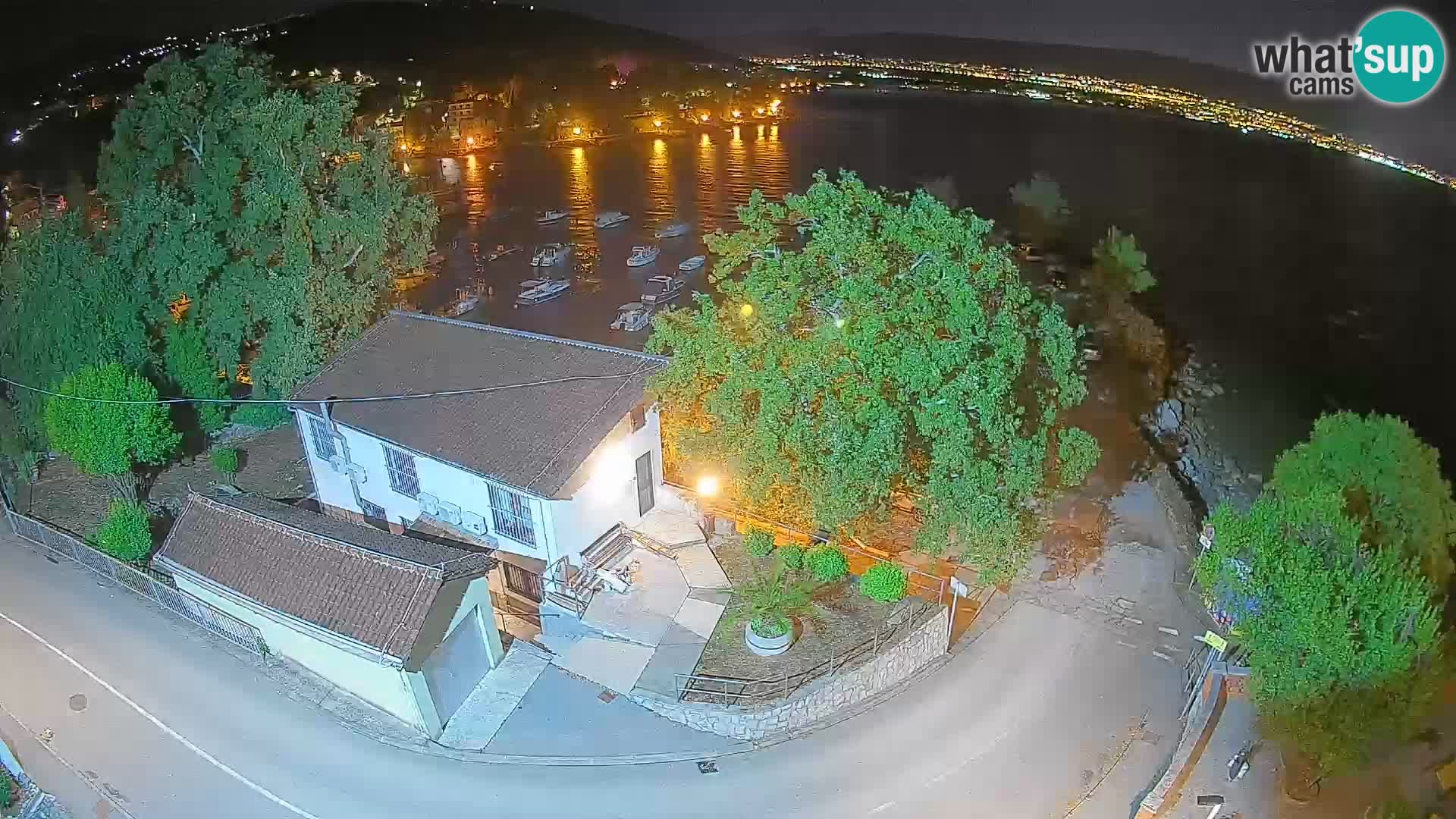 Spletna kamera pristanišče Ika – Pogled v živo na pristanišče in luči Opatije