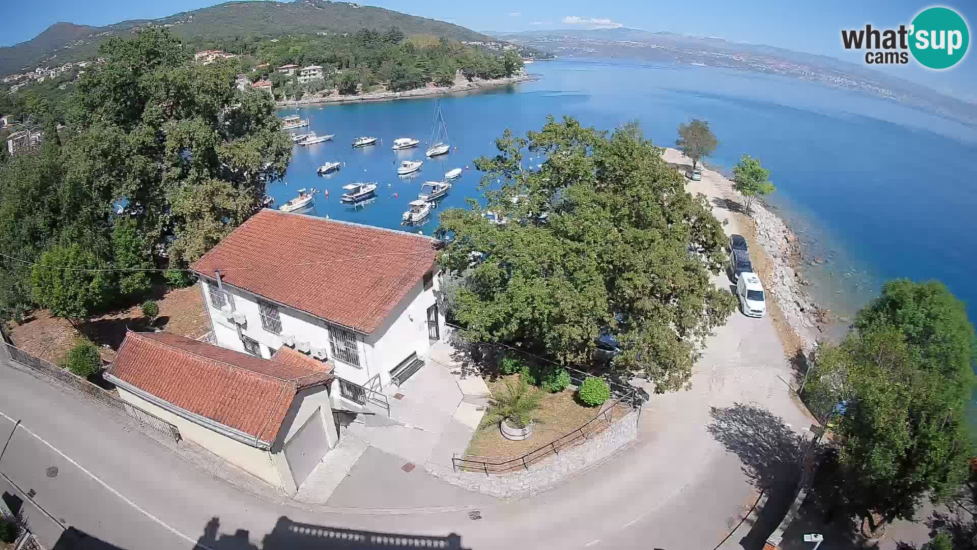 Spletna kamera pristanišče Ika – Pogled v živo na pristanišče in luči Opatije