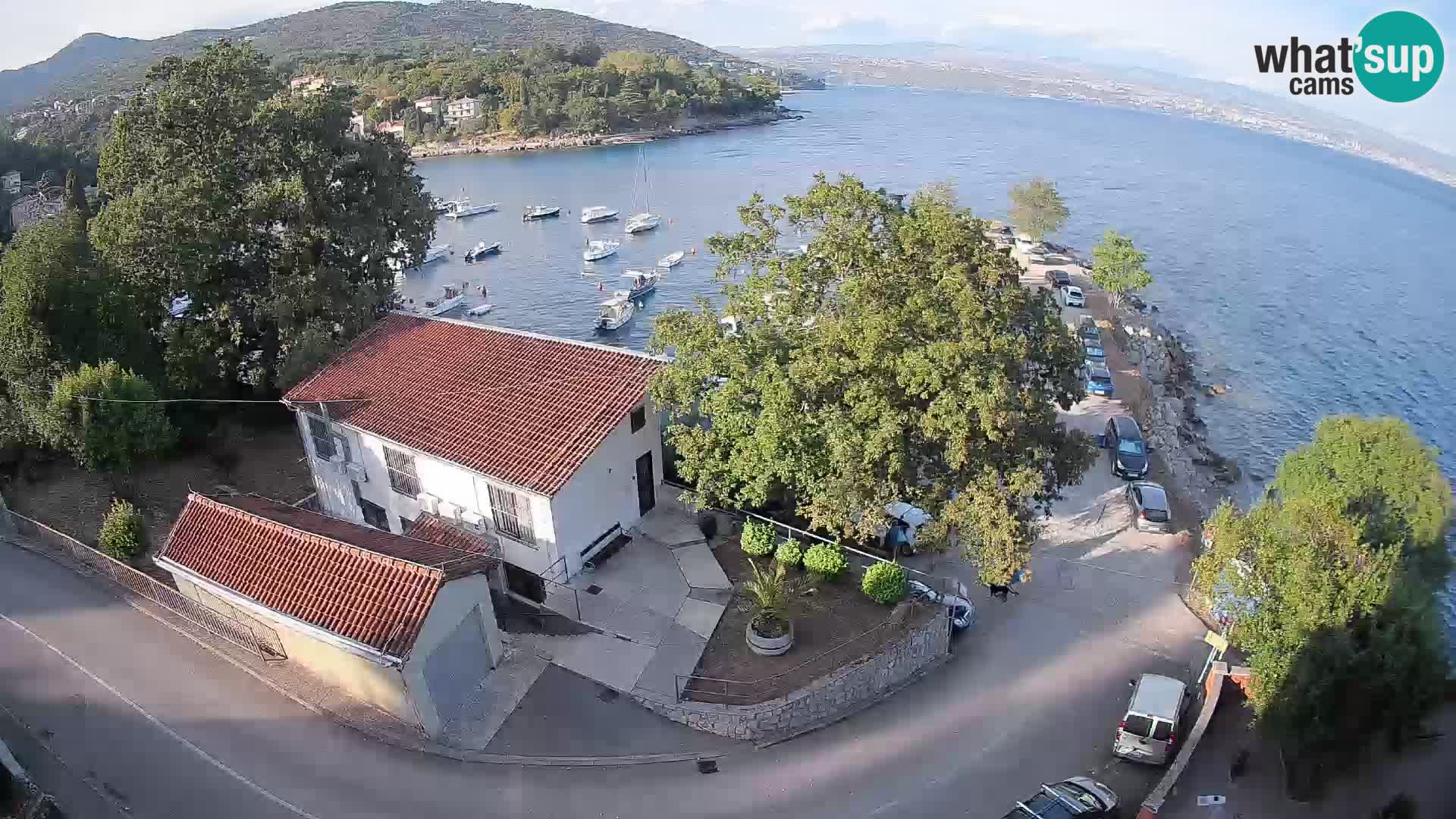 Spletna kamera pristanišče Ika – Pogled v živo na pristanišče in luči Opatije