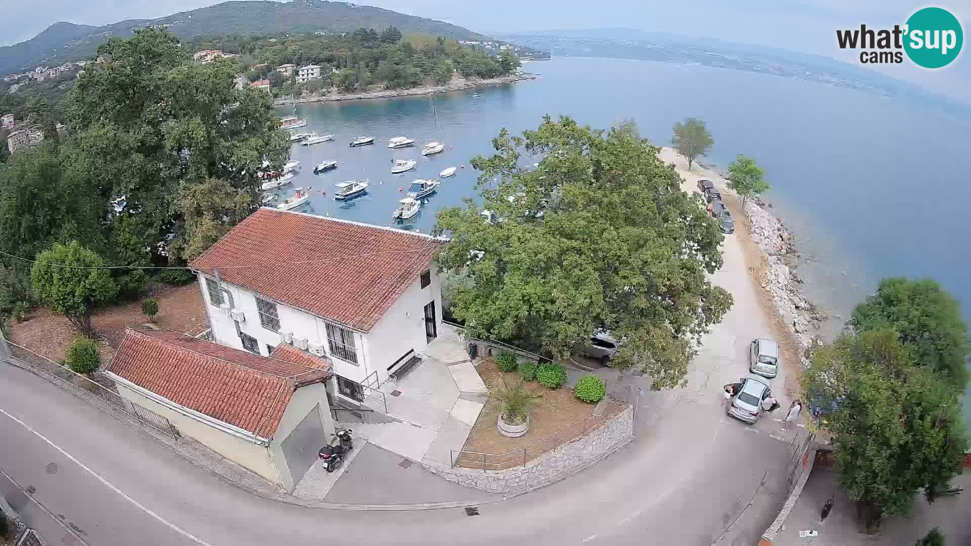 Spletna kamera pristanišče Ika – Pogled v živo na pristanišče in luči Opatije