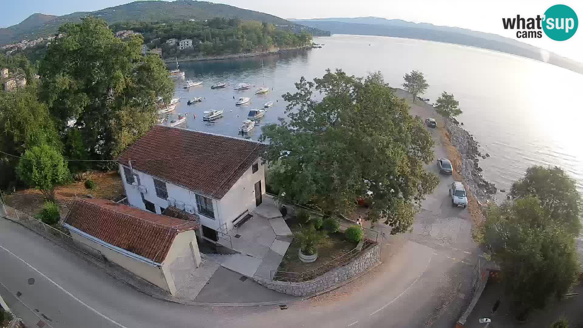 Spletna kamera pristanišče Ika – Pogled v živo na pristanišče in luči Opatije