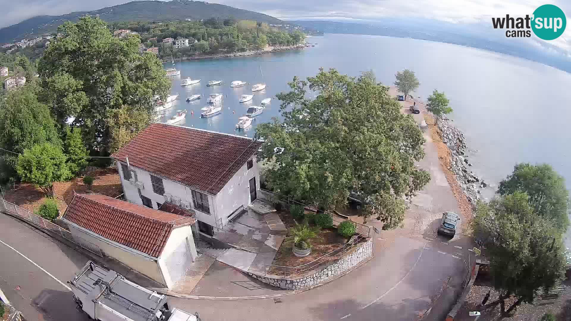 Web kamera luka Ika – Pogled uživo na luku i svjetla Opatije