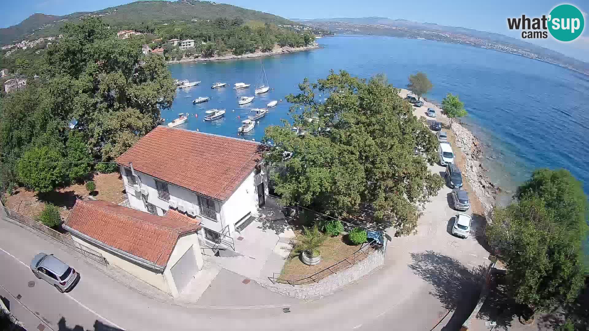Web kamera luka Ika – Pogled uživo na luku i svjetla Opatije