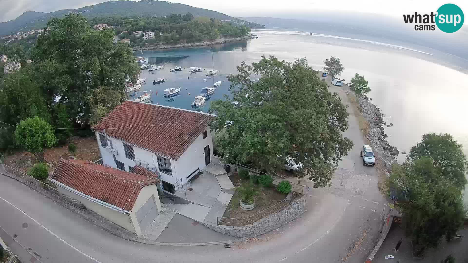 Spletna kamera pristanišče Ika – Pogled v živo na pristanišče in luči Opatije