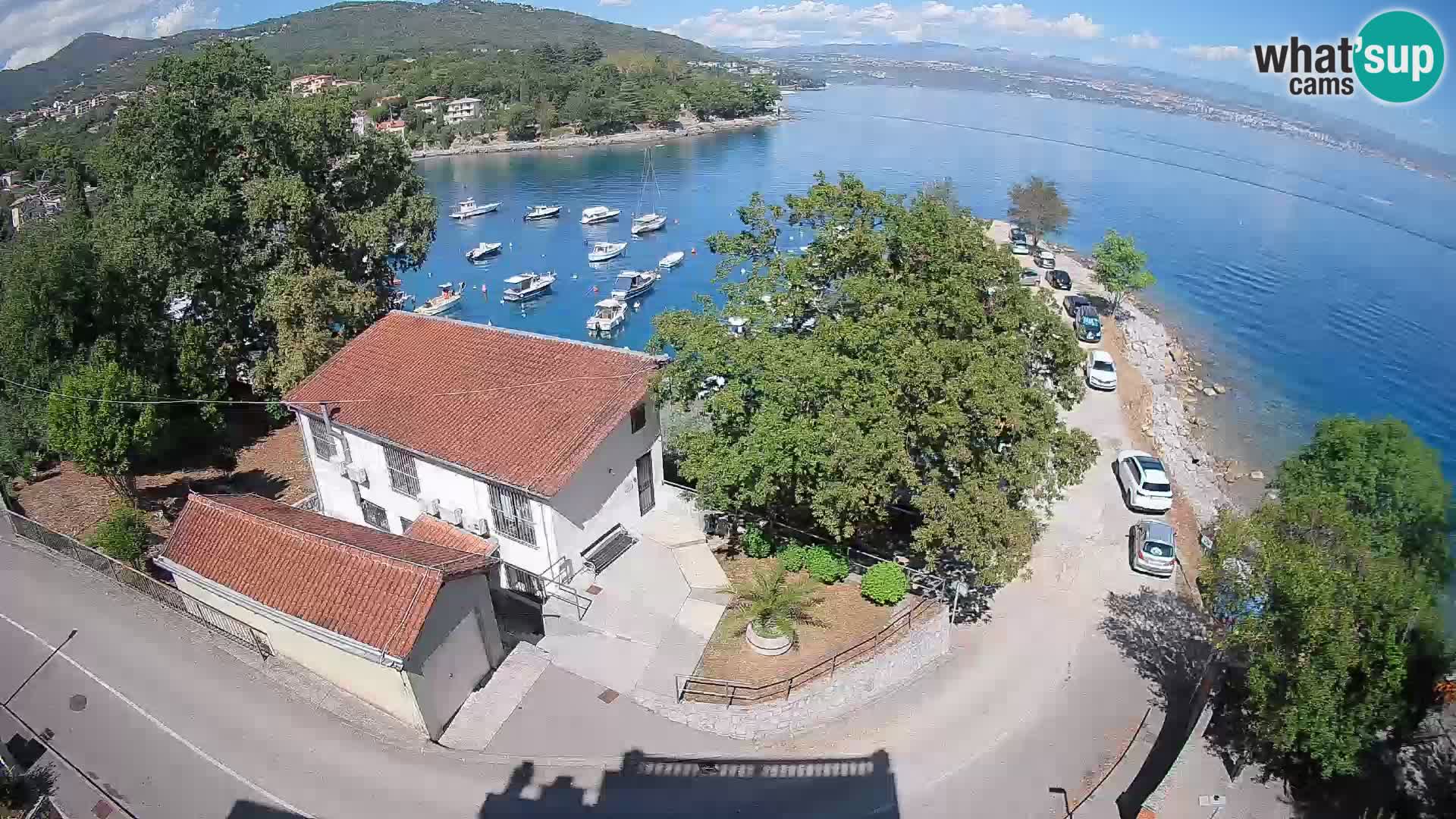 Spletna kamera pristanišče Ika – Pogled v živo na pristanišče in luči Opatije