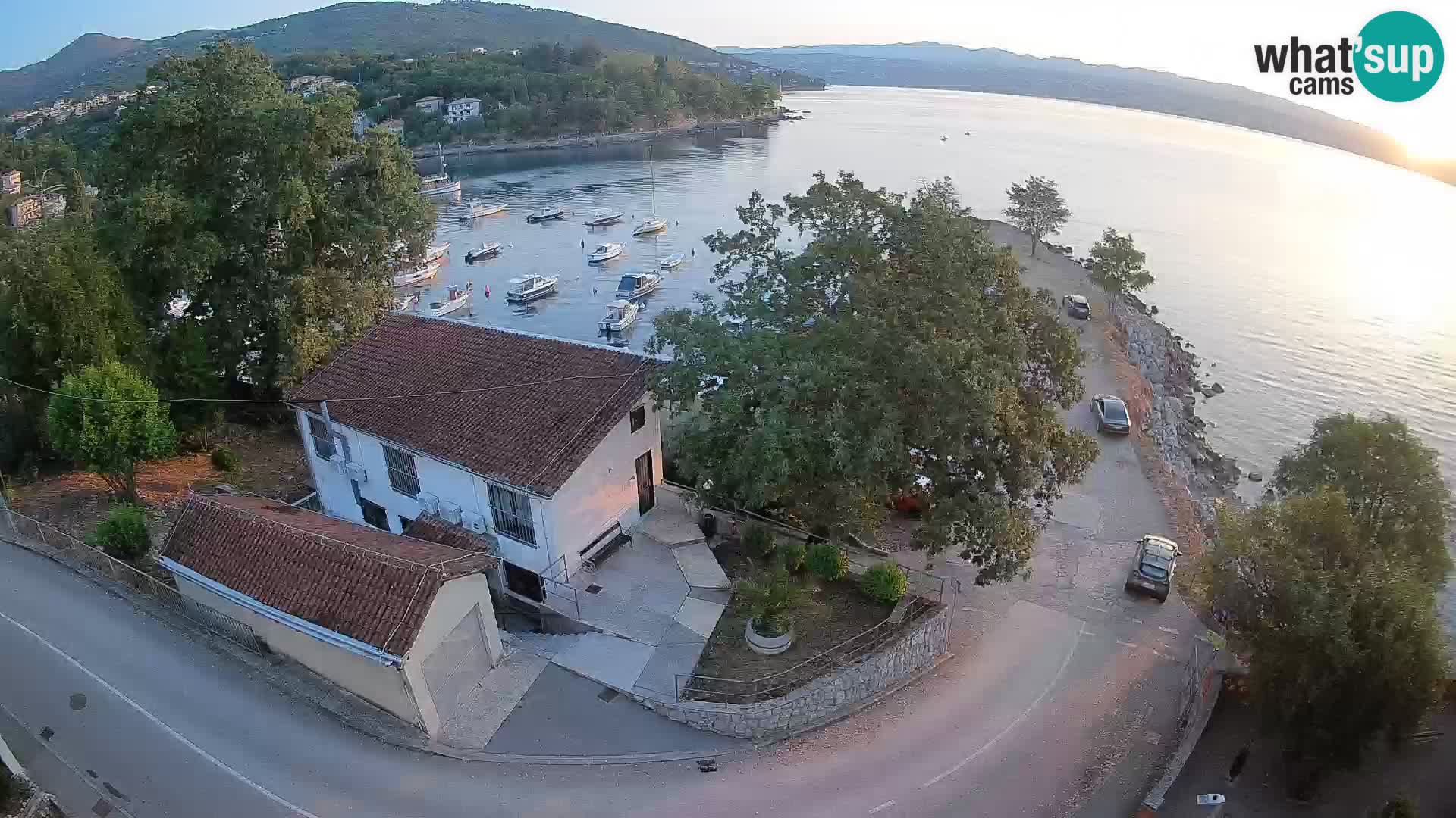Spletna kamera pristanišče Ika – Pogled v živo na pristanišče in luči Opatije