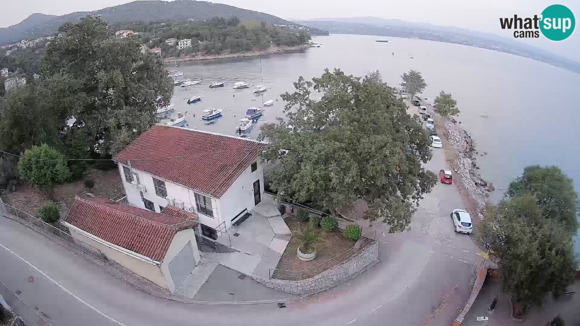 Spletna kamera pristanišče Ika – Pogled v živo na pristanišče in luči Opatije