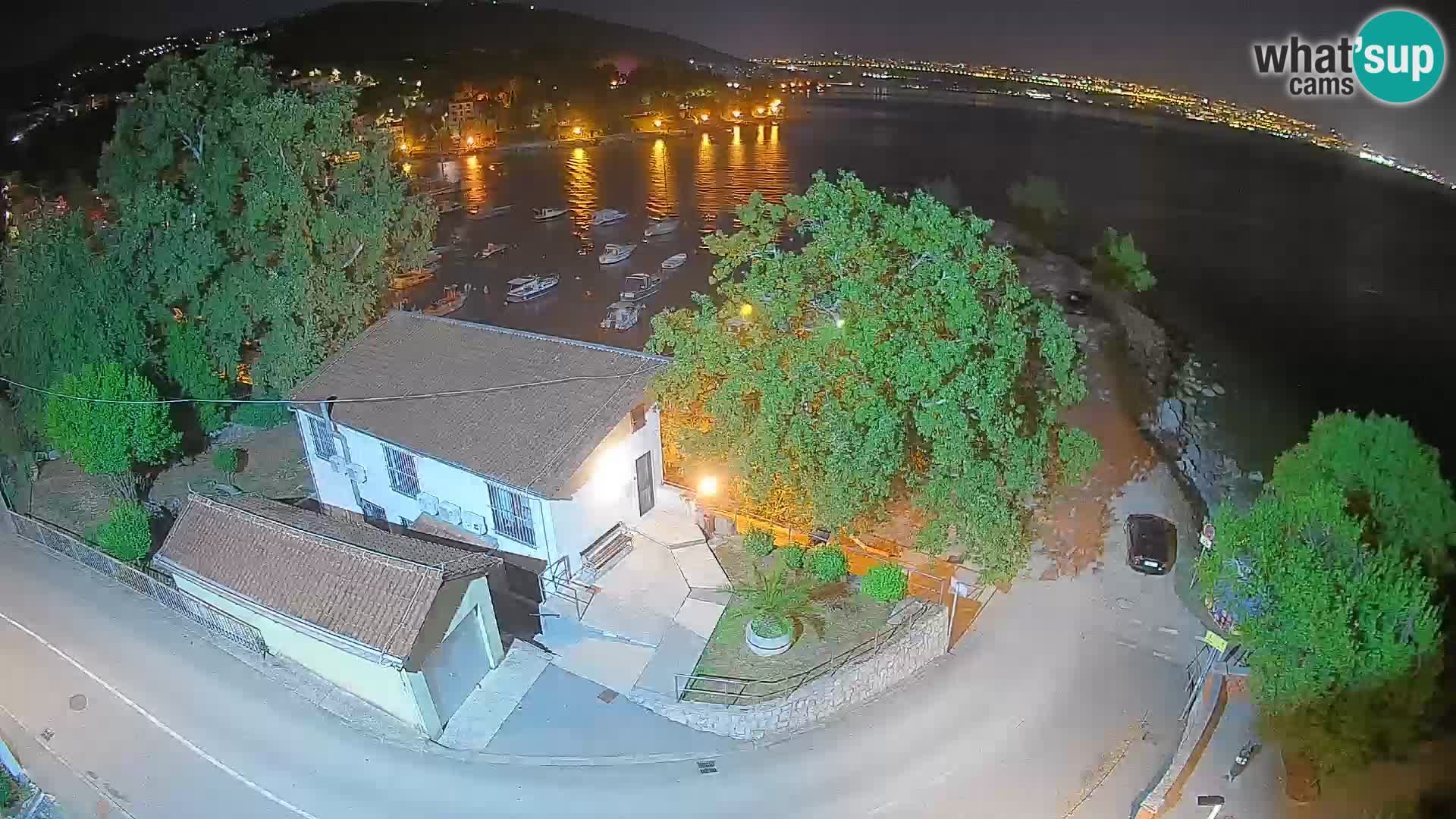 Web kamera luka Ika – Pogled uživo na luku i svjetla Opatije