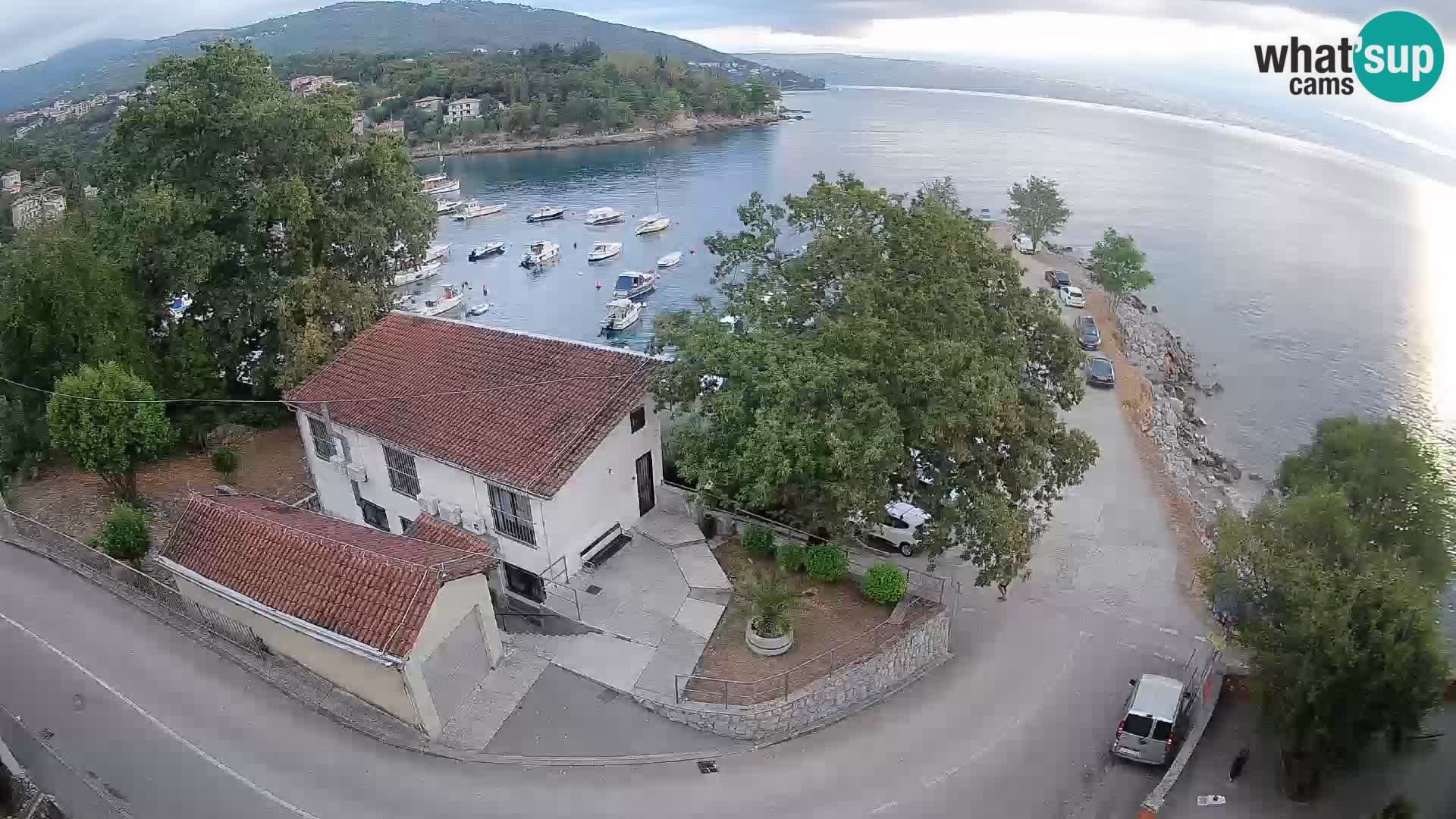 Web kamera luka Ika – Pogled uživo na luku i svjetla Opatije